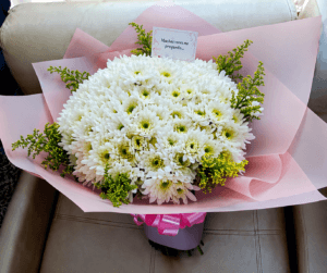 Arreglo floral fúnebre en Mosquera R 31 - Fúnebres Mosquera Te Mando Flores.