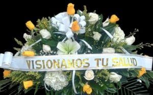 Arreglo fúnebre rosas blancas y amarillas R09 - Arreglo fúnebre en Mosquera Te Mando Flores